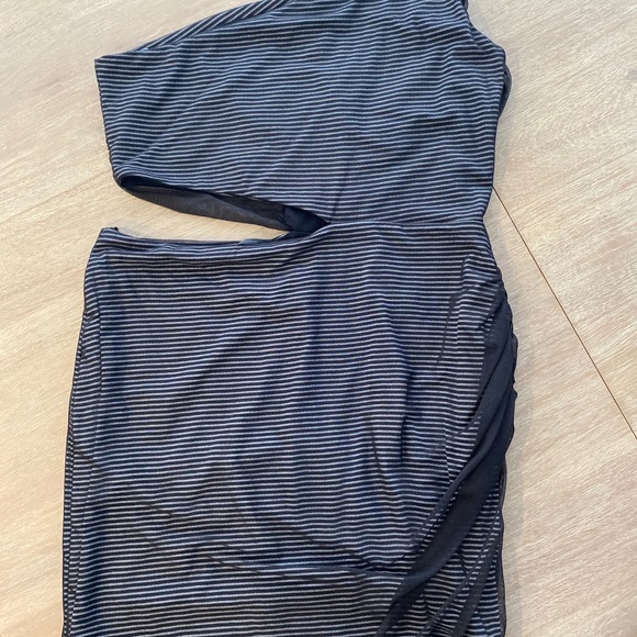 BCBG Generation Reversible Dress, size 6 - Picture 3 of 5